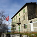 das geschlossene Militärgebäude noch auf Schweizer Boden