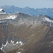 Blick am höchsten Gipfel der Tuxer Alpen vorbei (links außerhalb des Fotos) ins Karwendel