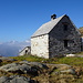 Bivacco Alpe Scaredi mit Monterosa - die Lage hätte eine schöner ausgestattete Hütte verdient