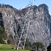 Markanter Strommast auf der Alp Lida