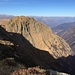 I ripidi versanti che scendono verso la valle del Fiume