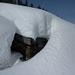 die Untere Bludenzer Alm duckt sich unter einer mächtigen Schneekappe