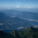 Tiefblick zum Comersee, im Hintergrund Walliser Alpen