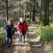[u Ursula] und [u Verena49], die zwei Schwestern, im steileren Schlussanstieg zum Schloss-Chnubel