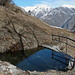 Unterhalb der Siedlung "Vii" hat es einen schönen "Swimming-Pool". Hinten Cima della Trosa und Madone