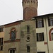 Il palazzo e la torre dei Tizzoni nell'omonima piazza.