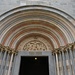 Il timpano del portale centrale della basilica di Sant'Andrea.