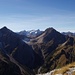 links die Zwölferspitze, rechts das Ruitelspitzmassiv; dazwischen, dahinter: Vorderseespitze - Feuerspitze - Holzgauer Wetterspitze