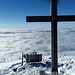 Stockberg-Gipfel überm unendlichen Nebelmeer - diese niedliche Sitzbank war heute einer der bestgelegenen  Orte ;)