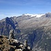 die Gruppe von Hübschhorn bis Monte Leone - vor den Steinmännern, die nach Gondo den Gipfel ausweisen
