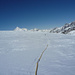 Auf den Gletscherflächen unterhalb des Stockhorn mit der Radar-Antenne im Schlepptau