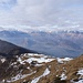 Alpe Agrogno, hier die höher gelegene der beiden (~1850m); unten Lago di Como (198m).