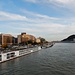 Blick Donau-abwärts - von der Kettenbrücke, [https://de.wikipedia.org/wiki/Kettenbr%C3%BCcke_(Budapest) Széchenyi lánchíd]