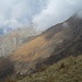 I pendii della Cima Cugnacorta seguiti dal solco della Val Marona, che culmina con l’omonima cima nascosta dalle nuvole.