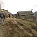 Eccoci in arrivo al bivacco Curgei, che poi si chiama Bivacco del Gufo (1350 m s.l.m.) e che si affaccia sulla selvaggia Val Pogallo; da qui parte anche un sentiero che scende a Cicogna.
