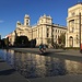 vis-à-vis des Parlamentsgebäudes steht das [https://de.wikipedia.org/wiki/Ethnografisches_Museum_Budapest Ethnografische Museum] - in welchem ...