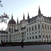 das Parlamentsgebäude aus anderem Blickwinkel, bei untergehender Sonne