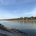 nach Überschreitung der [https://de.wikipedia.org/wiki/%C3%81rp%C3%A1dbr%C3%BCcke Árpádbrücke] entlang des linksseitigen Donauufers hinunter ...