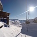 <b>Dopo la visione di due bellissime pernici bianche, raggiungo con gli sci la terrazza dell’Albertheimhütte (2543 m). </b>