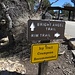 Für den Abstieg werden am Bright Angel Trailhead Steigeisen empfohlen. Nun, es geht auch ohne, und Zwölfzacker wären "fehl am Platze" - aber zumindest Grödel würden im folgenden gute Dienste leisten, denn .....