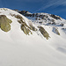 Die Steilstufe beim P.2263. Sie ist auf der rechten Seite sehr steil von Skitourengängern gespurt worden. Wir entscheiden uns für die sanftere linke Seite (ausserhalb des Bildes).