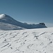 Windstrukturen - hinten der noch unberührte Skigipfel