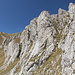 Im Abstieg zwischen Škrčko ždrijelo und Dobri do (Šarban) - Blick auf die steilen felsigen Abbrüche, noch nah am Škrčko ždrijelo. 