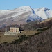 salendo verso il Monte Colmegnone : zoom sul Rifugio dei Murelli e il Monte Generoso