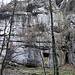 die beachtlichen Schluchtwände weisen zahlreiche Wassermühlen, Löcher oder Kanäle auf ...