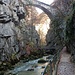 Schluchtweg - und -brücken