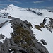 Auf der Saxalmwand. Sie hat eine weitere, fast genauso hohe Erhebung ohne Höhenangabe auf der Karte (auf dem Foto rechts). Auf den Kraxentrager führt eine Skiroute.