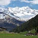 Rückblick zu hohen Bergen der Zillertaler Alpen. Der Schrammacher steckt in Wolken.