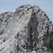 Blick von der unscheinbaren Südlichen Jägerkarspitze zur deutlich höheren Mittlerern Jägerkarspitze.