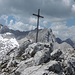 Ärgerlich, dass ich kein Gipfelbuch mitgenommen hatte (sollte eigentlich die Sektion Garmisch zur Verfügung stellen), denn am Kreuz war keines!