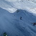 Steile Abfahrt vom Skidepot