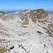 Lučin vrh - Ausblick am Gipfel über das Valoviti do zum Gipfel Rbatina (2.401 m).