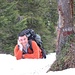 Bildnis eines begeisterten Bergsteigers, dem so ein bißchen Schnee doch nix ausmacht. Mir - dem Fotografen - erging es bei dieser Aufnahme auch nicht besser: ich steckte ebenfalls.......