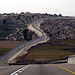 Auf der Fahrt nach Süden, kommt man an der [https://en.wikipedia.org/wiki/Israeli_West_Bank_barrier West-Bank-Barrier] vorbei, die die autonomen Palästinensergebiete vom Rest Israels trennt.