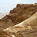 Von dem kleinen Abstecher nach Osten (siehe GPS-Track) hat man einen tollen Blick auf die Westseite der Festung Masada, hier mit der von den Römern angelegten Belagerungsrampe.
