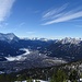 Auf dem Gipfel zeigt sich Garmisch eingerahmt von der Zugspitze, Daniel und Kramer rechts
