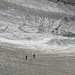 Zwei Personen bei der Traversierung vom Gletscher auf dem Hüttenweg
