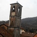 Alla Rasa: campanile di San Gottardo (che non pende come la torre di Pisa, è la mano del fotografo ad essere storta) e, sullo sfondo, il borgo di Santa Maria del Monte.