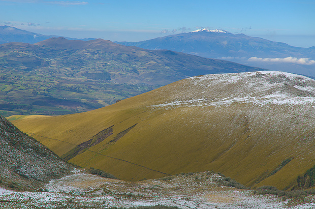 Hinten der Rucu Pichincha