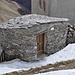 Ein Kühlhäuschen der anderen Art: eines der bekannten [http://www.ticino.ch/de/commons/details/Le-nevere-del-Monte-Generoso/43641.html?itemId=43641& Nevere]