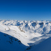 Rückblick beim Aufstieg zum Leckipass (Panorama). Es zeigen sich immer mehr Gipfel am Horizont. Links das Rottällihorn.