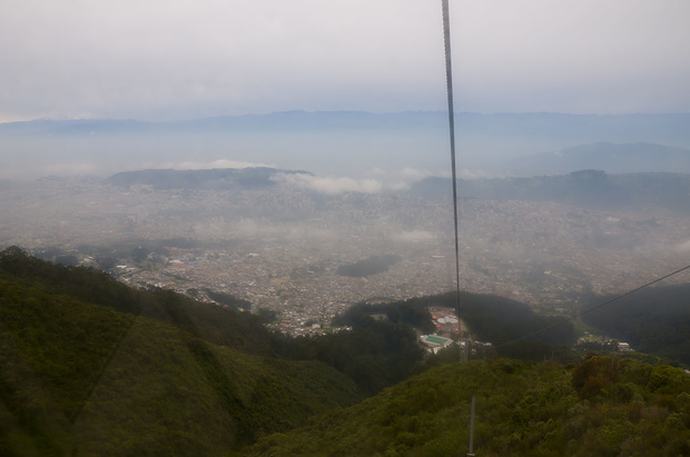 Quito ist nicht schön, aber groß. Sehr groß.