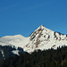 Rückblick zum ungleichen Gipfelduo.<br />Links im Bild die Alpsiedlung der Gaßner Alpe.