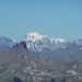 Links Grandes Jorasses, mitte Mont Blanc, dunkler Zacken im Vordergrund: Bec de Bosson