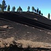 Um zum höchsten Punkt des Montañas Negras (1403m) zu gelangen querten wir den früheren Vulkankrater der mit schwarzem Lavakiesel gefüllt ist.