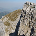 Im Abstieg vom Kom Vasojevićki - An der Abbruchkante, nur wenige Minuten vom Gipfel entfernt.